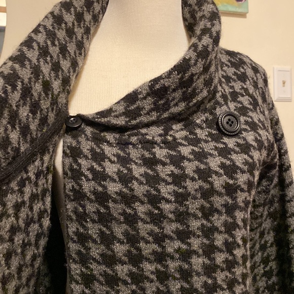 MAX STUDIO wool blend long sweater jacket. Black and gray herringbone. Size US M - Picture 3 of 10